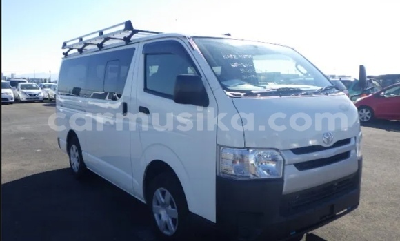 Tenga Tsaru Toyota RegiusAce Chena Mota in Beitbridge in Matabeleland South Tenga Tsaru Toyota RegiusAce Chena Mota in Beitbridge in Matabeleland South