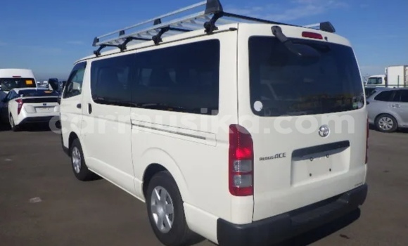 Tenga Tsaru Toyota RegiusAce Chena Mota in Beitbridge in Matabeleland South Tenga Tsaru Toyota RegiusAce Chena Mota in Beitbridge in Matabeleland South