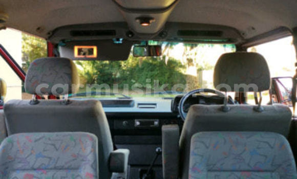 Tenga Tsaru Volkswagen Caravelle Tsvuku Mota in Beitbridge in Matabeleland South Tenga Tsaru Volkswagen Caravelle Tsvuku Mota in Beitbridge in Matabeleland South