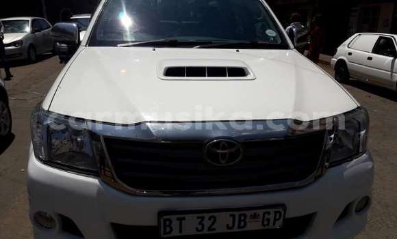 Buy Used Toyota Hilux White Car in Beitbridge in Matabeleland South Buy Used Toyota Hilux White Car in Beitbridge in Matabeleland South