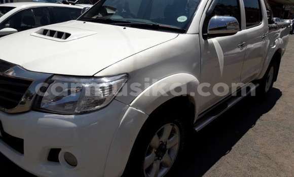 Buy Used Toyota Hilux White Car in Beitbridge in Matabeleland South Buy Used Toyota Hilux White Car in Beitbridge in Matabeleland South