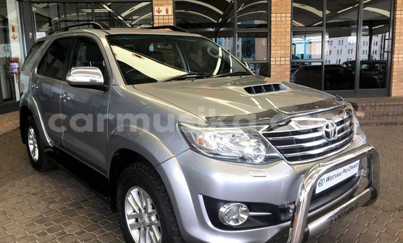 Acheter Occasion Voiture Toyota Fortuner Gris à Beitbridge, Matabeleland South Acheter Occasion Voiture Toyota Fortuner Gris à Beitbridge, Matabeleland South