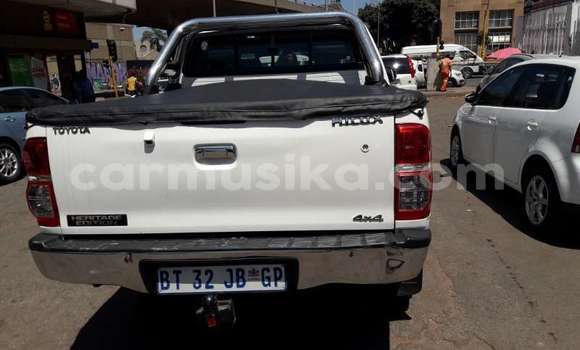 Buy Used Toyota Hilux White Car in Beitbridge in Matabeleland South Buy Used Toyota Hilux White Car in Beitbridge in Matabeleland South