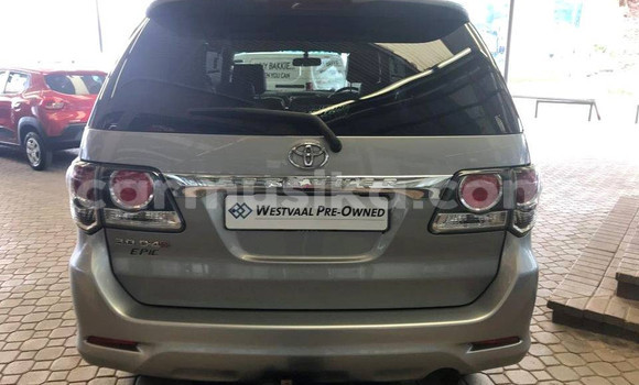 Acheter Occasion Voiture Toyota Fortuner Gris à Beitbridge, Matabeleland South Acheter Occasion Voiture Toyota Fortuner Gris à Beitbridge, Matabeleland South