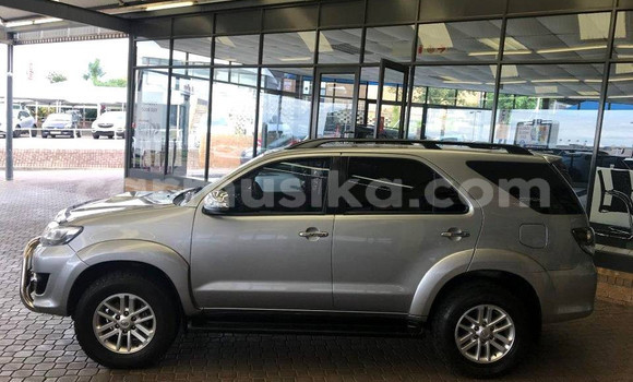 Acheter Occasion Voiture Toyota Fortuner Gris à Beitbridge, Matabeleland South Acheter Occasion Voiture Toyota Fortuner Gris à Beitbridge, Matabeleland South