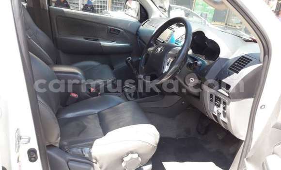 Buy Used Toyota Hilux White Car in Beitbridge in Matabeleland South Buy Used Toyota Hilux White Car in Beitbridge in Matabeleland South