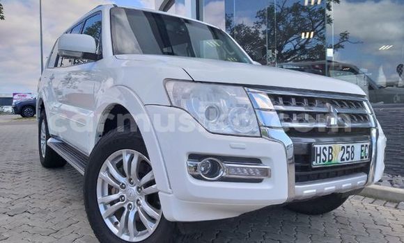Acheter Occasion Voiture Mitsubishi Pajero Blanc à Beitbridge, Matabeleland South Acheter Occasion Voiture Mitsubishi Pajero Blanc à Beitbridge, Matabeleland South