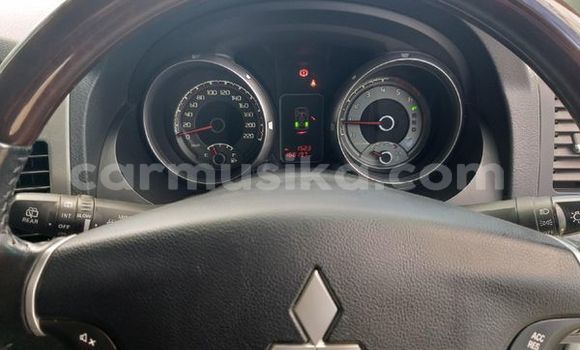 Acheter Occasion Voiture Mitsubishi Pajero Blanc à Beitbridge, Matabeleland South Acheter Occasion Voiture Mitsubishi Pajero Blanc à Beitbridge, Matabeleland South