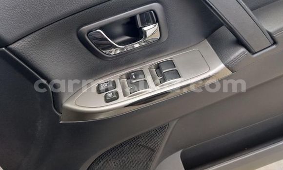 Acheter Occasion Voiture Mitsubishi Pajero Blanc à Beitbridge, Matabeleland South Acheter Occasion Voiture Mitsubishi Pajero Blanc à Beitbridge, Matabeleland South