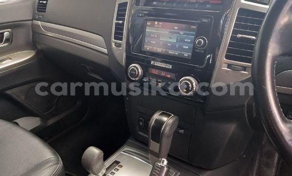 Acheter Occasion Voiture Mitsubishi Pajero Blanc à Beitbridge, Matabeleland South Acheter Occasion Voiture Mitsubishi Pajero Blanc à Beitbridge, Matabeleland South