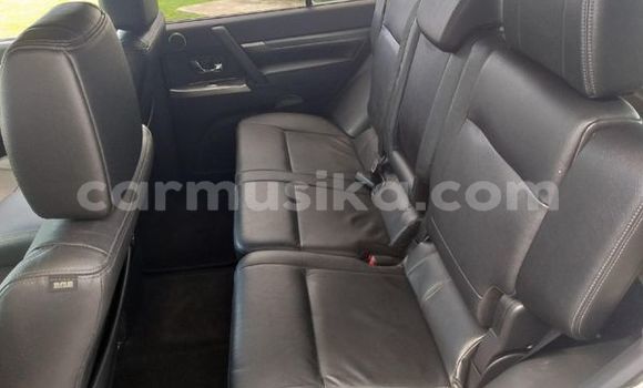 Acheter Occasion Voiture Mitsubishi Pajero Blanc à Beitbridge, Matabeleland South Acheter Occasion Voiture Mitsubishi Pajero Blanc à Beitbridge, Matabeleland South