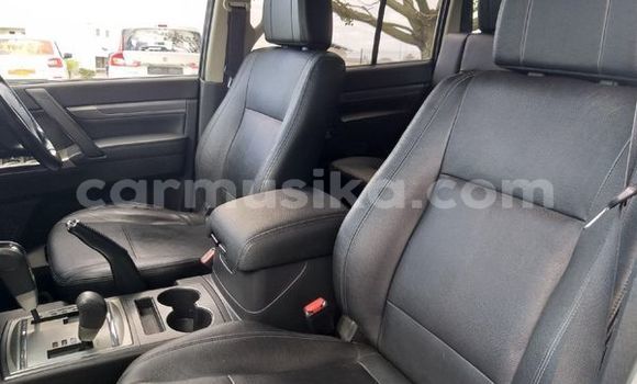 Acheter Occasion Voiture Mitsubishi Pajero Blanc à Beitbridge, Matabeleland South Acheter Occasion Voiture Mitsubishi Pajero Blanc à Beitbridge, Matabeleland South