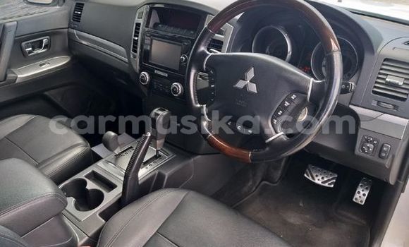 Acheter Occasion Voiture Mitsubishi Pajero Blanc à Beitbridge, Matabeleland South Acheter Occasion Voiture Mitsubishi Pajero Blanc à Beitbridge, Matabeleland South