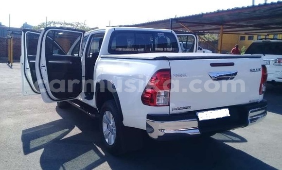 Acheter Occasion Voiture Toyota Hilux Blanc à Beitbridge, Matabeleland South Acheter Occasion Voiture Toyota Hilux Blanc à Beitbridge, Matabeleland South