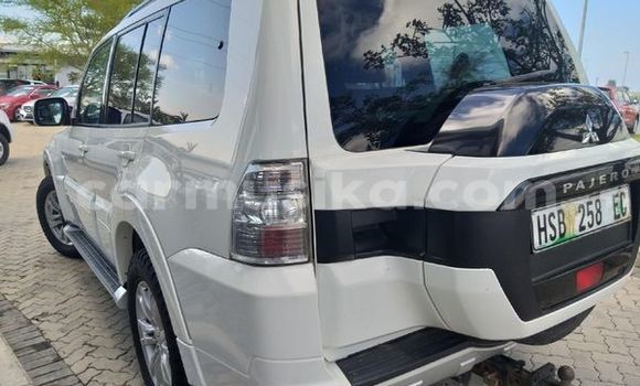 Acheter Occasion Voiture Mitsubishi Pajero Blanc à Beitbridge, Matabeleland South Acheter Occasion Voiture Mitsubishi Pajero Blanc à Beitbridge, Matabeleland South