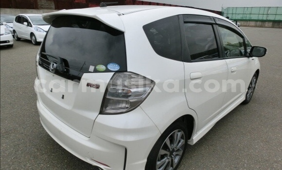 Buy Used Honda Fit White Car in Beitbridge in Matabeleland South