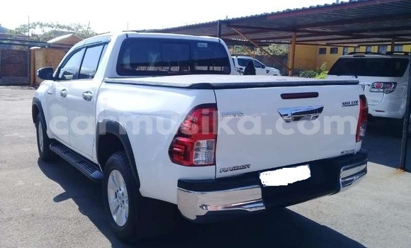 Acheter Occasion Voiture Toyota Hilux Blanc à Beitbridge, Matabeleland South Acheter Occasion Voiture Toyota Hilux Blanc à Beitbridge, Matabeleland South