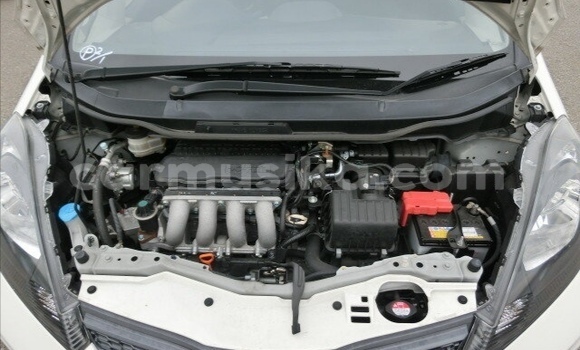 Acheter Occasion Voiture Honda Fit Blanc à Beitbridge, Matabeleland South Acheter Occasion Voiture Honda Fit Blanc à Beitbridge, Matabeleland South