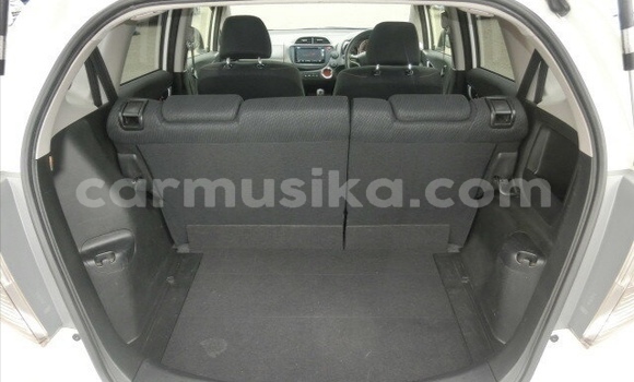 Acheter Occasion Voiture Honda Fit Blanc à Beitbridge, Matabeleland South Acheter Occasion Voiture Honda Fit Blanc à Beitbridge, Matabeleland South