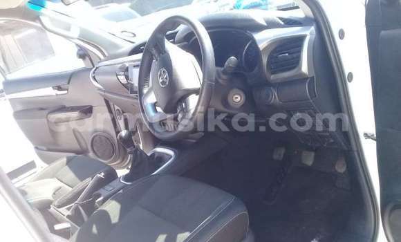 Acheter Occasion Voiture Toyota Hilux Blanc à Beitbridge, Matabeleland South Acheter Occasion Voiture Toyota Hilux Blanc à Beitbridge, Matabeleland South