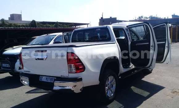 Acheter Occasion Voiture Toyota Hilux Blanc à Beitbridge, Matabeleland South Acheter Occasion Voiture Toyota Hilux Blanc à Beitbridge, Matabeleland South