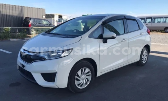 Buy Used Honda Fit White Car in Beitbridge in Matabeleland South
