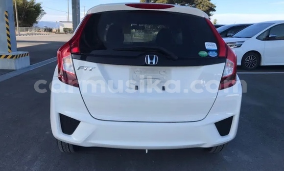 Acheter Occasion Voiture Honda Fit Blanc à Beitbridge, Matabeleland South Acheter Occasion Voiture Honda Fit Blanc à Beitbridge, Matabeleland South