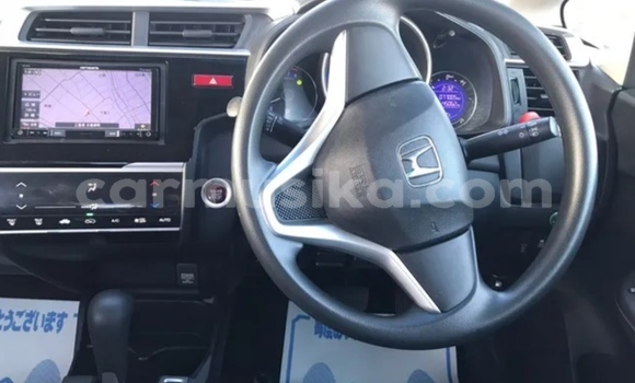 Acheter Occasion Voiture Honda Fit Blanc à Beitbridge, Matabeleland South Acheter Occasion Voiture Honda Fit Blanc à Beitbridge, Matabeleland South