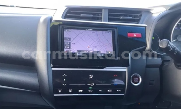 Acheter Occasion Voiture Honda Fit Blanc à Beitbridge, Matabeleland South Acheter Occasion Voiture Honda Fit Blanc à Beitbridge, Matabeleland South