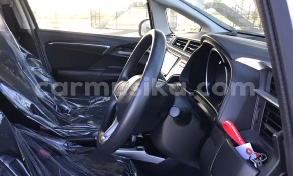 Acheter Occasion Voiture Honda Fit Blanc à Beitbridge, Matabeleland South Acheter Occasion Voiture Honda Fit Blanc à Beitbridge, Matabeleland South