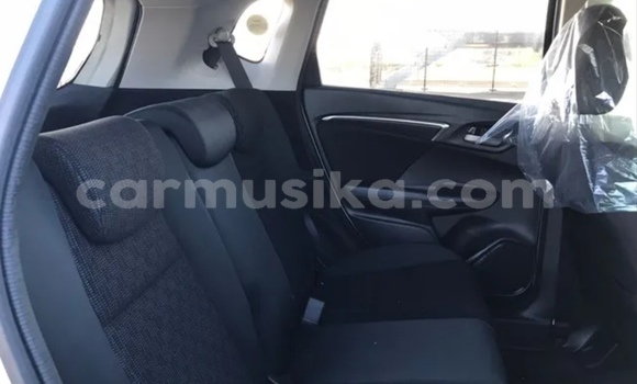 Acheter Occasion Voiture Honda Fit Blanc à Beitbridge, Matabeleland South Acheter Occasion Voiture Honda Fit Blanc à Beitbridge, Matabeleland South