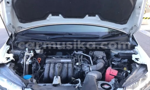 Acheter Occasion Voiture Honda Fit Blanc à Beitbridge, Matabeleland South Acheter Occasion Voiture Honda Fit Blanc à Beitbridge, Matabeleland South