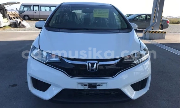 Acheter Occasion Voiture Honda Fit Blanc à Beitbridge, Matabeleland South Acheter Occasion Voiture Honda Fit Blanc à Beitbridge, Matabeleland South