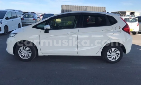 Acheter Occasion Voiture Honda Fit Blanc à Beitbridge, Matabeleland South Acheter Occasion Voiture Honda Fit Blanc à Beitbridge, Matabeleland South