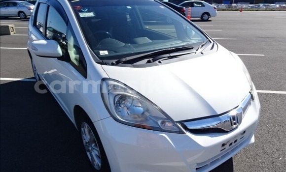 Buy Used Honda Fit White Car in Beitbridge in Matabeleland South