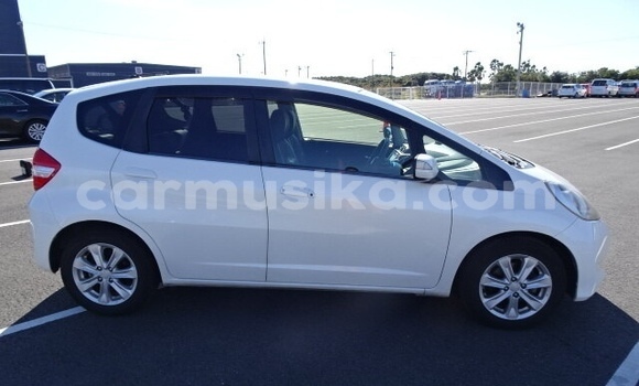 Nunua Ilio tumika Honda Fit Nyeupe Gari ndani ya Beitbridge nchini Matabeleland Kusini Nunua Ilio tumika Honda Fit Nyeupe Gari ndani ya Beitbridge nchini Matabeleland Kusini