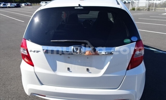 Nunua Ilio tumika Honda Fit Nyeupe Gari ndani ya Beitbridge nchini Matabeleland Kusini Nunua Ilio tumika Honda Fit Nyeupe Gari ndani ya Beitbridge nchini Matabeleland Kusini