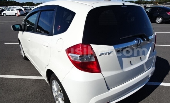 Nunua Ilio tumika Honda Fit Nyeupe Gari ndani ya Beitbridge nchini Matabeleland Kusini Nunua Ilio tumika Honda Fit Nyeupe Gari ndani ya Beitbridge nchini Matabeleland Kusini