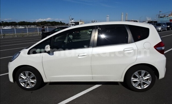 Nunua Ilio tumika Honda Fit Nyeupe Gari ndani ya Beitbridge nchini Matabeleland Kusini Nunua Ilio tumika Honda Fit Nyeupe Gari ndani ya Beitbridge nchini Matabeleland Kusini