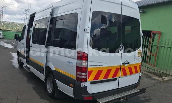 Tenga Tsaru Mercedes‒Benz Esprit Chena Mota in Beitbridge in Matabeleland South Tenga Tsaru Mercedes‒Benz Esprit Chena Mota in Beitbridge in Matabeleland South