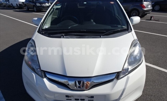 Nunua Ilio tumika Honda Fit Nyeupe Gari ndani ya Beitbridge nchini Matabeleland Kusini Nunua Ilio tumika Honda Fit Nyeupe Gari ndani ya Beitbridge nchini Matabeleland Kusini