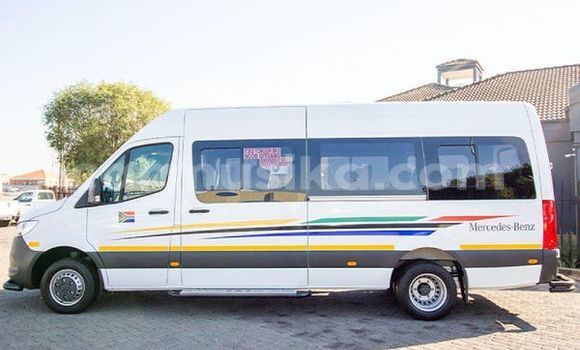Acheter Occasion Voiture Mercedes Viano Blanc à Beitbridge, Matabeleland South Acheter Occasion Voiture Mercedes Viano Blanc à Beitbridge, Matabeleland South