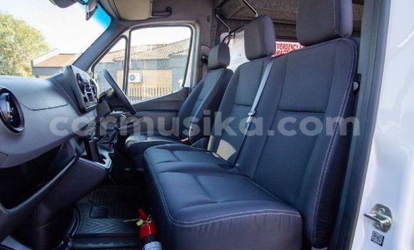 Acheter Occasion Voiture Mercedes Viano Blanc à Beitbridge, Matabeleland South Acheter Occasion Voiture Mercedes Viano Blanc à Beitbridge, Matabeleland South