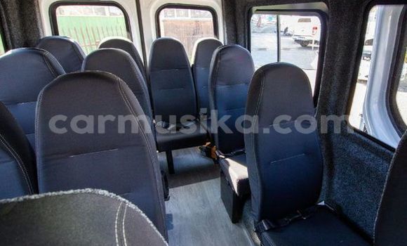 Acheter Occasion Voiture Mercedes Viano Blanc à Beitbridge, Matabeleland South Acheter Occasion Voiture Mercedes Viano Blanc à Beitbridge, Matabeleland South