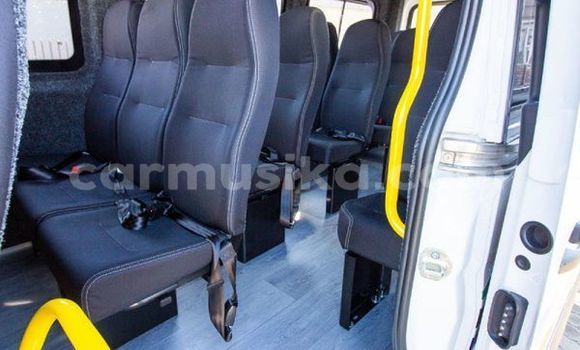 Acheter Occasion Voiture Mercedes Viano Blanc à Beitbridge, Matabeleland South Acheter Occasion Voiture Mercedes Viano Blanc à Beitbridge, Matabeleland South