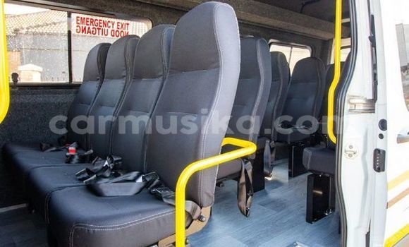 Acheter Occasion Voiture Mercedes Viano Blanc à Beitbridge, Matabeleland South Acheter Occasion Voiture Mercedes Viano Blanc à Beitbridge, Matabeleland South