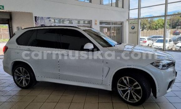 Acheter Occasion Voiture BMW X5 Blanc à Beitbridge, Matabeleland South Acheter Occasion Voiture BMW X5 Blanc à Beitbridge, Matabeleland South