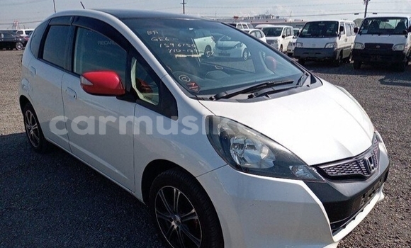 Acheter Occasion Voiture Honda Fit Blanc à Beitbridge, Matabeleland South