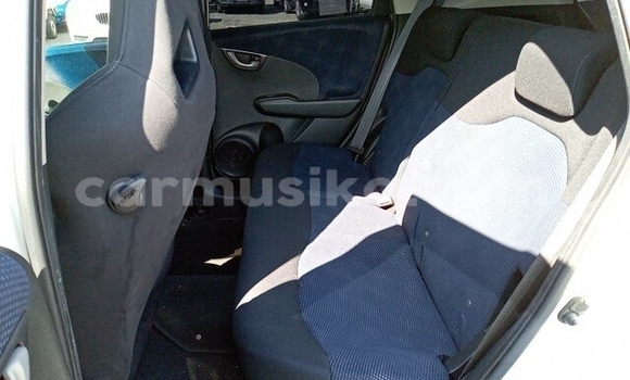 Acheter Occasion Voiture Honda Fit Blanc à Beitbridge, Matabeleland South Acheter Occasion Voiture Honda Fit Blanc à Beitbridge, Matabeleland South