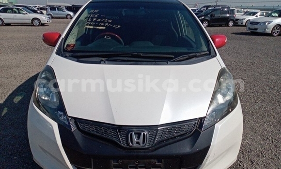 Acheter Occasion Voiture Honda Fit Blanc à Beitbridge, Matabeleland South Acheter Occasion Voiture Honda Fit Blanc à Beitbridge, Matabeleland South